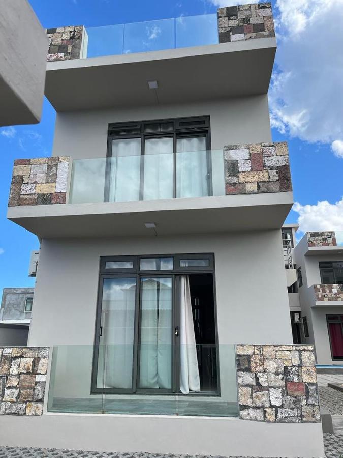 John House No 7 Apartment *