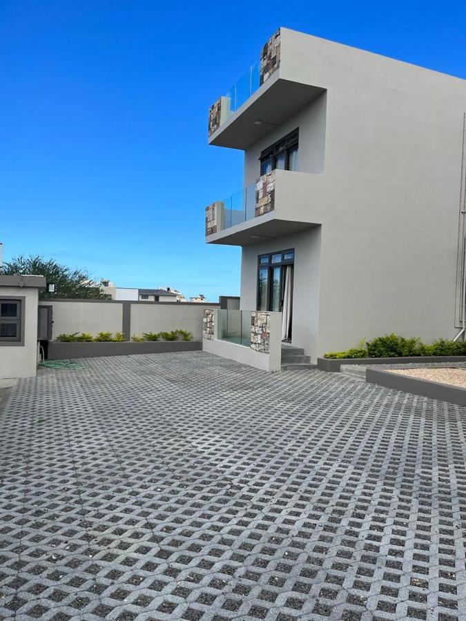 John House No 7 Apartment *